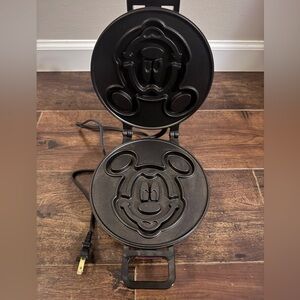 Vintage Rare VITANTONIO Mickey Mouse Waffle Maker Iron Disney 950